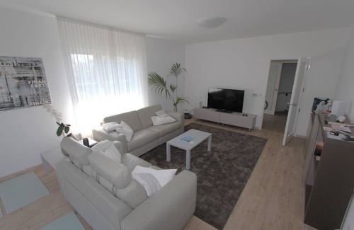 Ascona Casa | Beautiful, renovated detached house with terrace and sunbathing lawn