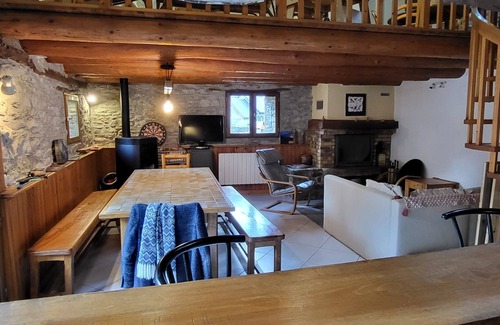 Estarvielle Casa | Beautiful renovated barn for 10 people. Close to ski resorts.