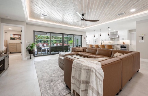 Central Naples Otro | Beautiful resort castle in Naples, Florida