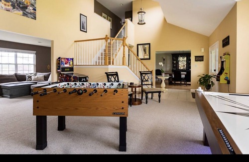 Yaphank Casa | Beautiful Resort Like Home: Game room, Gym & Pool
