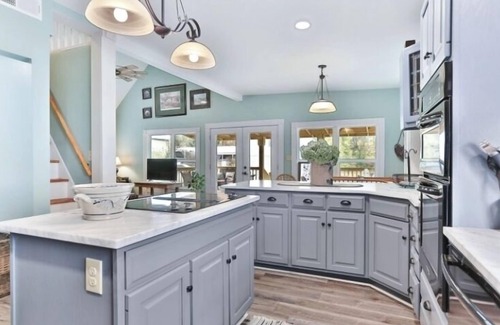 Shelbyville Cabaña | Beautiful restored Victorian farmhouse