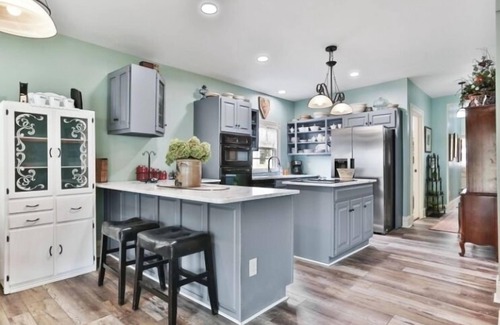 Shelbyville Cabaña | Beautiful restored Victorian farmhouse