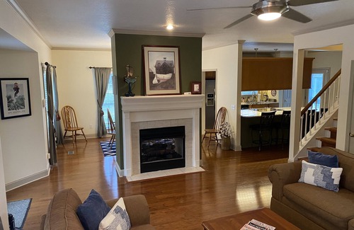 St. Marys Casa | Beautiful Riverside Retreat on St Marys River, just a short walk to town & ferry