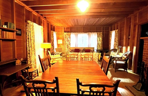 Roaring Brook Cabaña | Beautiful Roaring Brook Cottage in Harbor Springs with beach access