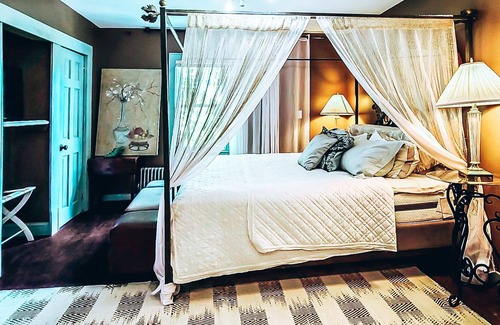 North Adams Casa | Beautiful romantic Private en suite