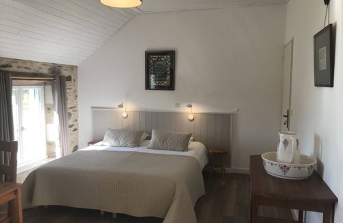 Chalais Cama Y Desayuno | Hermosa habitación (3/4) en la antigua granja