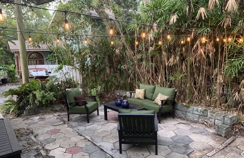 St. Petersburg Cabaña | Beautiful Roser Park Cottage - Walk to Downtown - 15 min Drive to Beaches