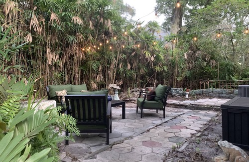 St. Petersburg Cabaña | Beautiful Roser Park Cottage - Walk to Downtown - 15 min Drive to Beaches