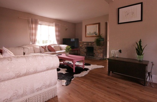 North Cadbury Cabaña | Beautiful Rural Cottage With Countryside Views