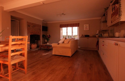 North Cadbury Cabaña | Beautiful Rural Cottage With Countryside Views