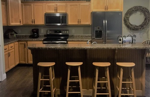 Bronston Condominio | Hermoso condominio rústico 3BR - Woodson Bend - Capacidad de hasta 14