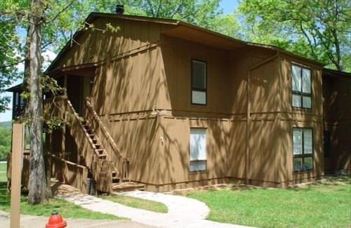 Bronston Condominio | Hermoso condominio rústico 3BR - Woodson Bend - Capacidad de hasta 14