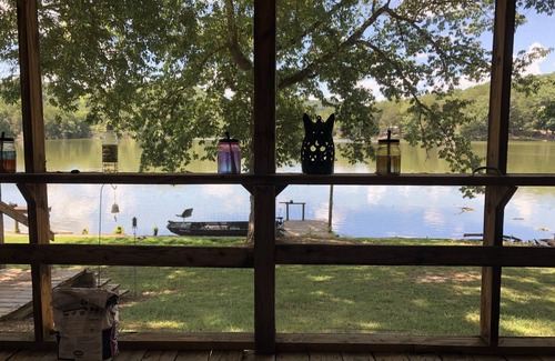 Kelso Casa | Hermosa cabaña rústica en el lago Lincoln es un paraíso deportivo!