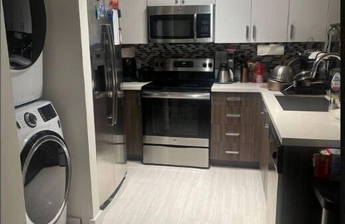 Edgewater Apartamento | Beautiful Sanctuary in the heart of Midtown! Luxury1/1 with everything included!