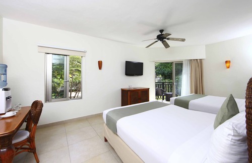 Villa Juarez Complejo | Beautiful Sandos Caracol Eco Resort with VIP ACCESS.