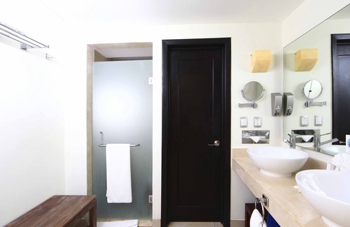 Villa Juarez Complejo | Beautiful Sandos Caracol Eco Resort with VIP ACCESS.