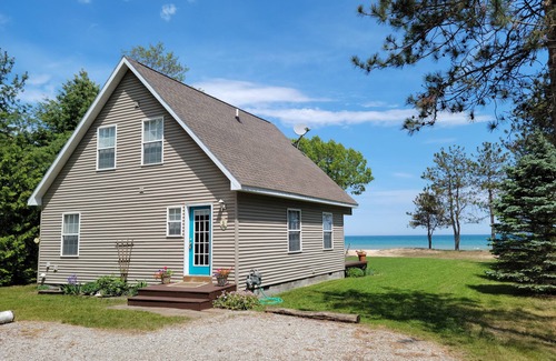 Oscoda Cabaña | Beautiful Sandy Beach on Lake Huron