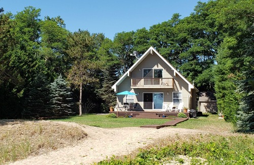 Oscoda Cabaña | Beautiful Sandy Beach on Lake Huron