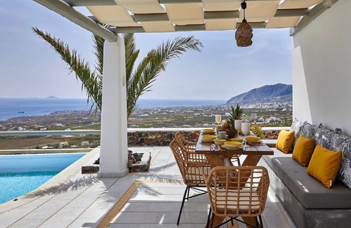 Vourvoulos Villa | Beautiful Santorini Villa | Villa Calypso | 3 Bedrooms | Private Terrace & Heated Pool | Wonderful Sea Views | Imerovigli