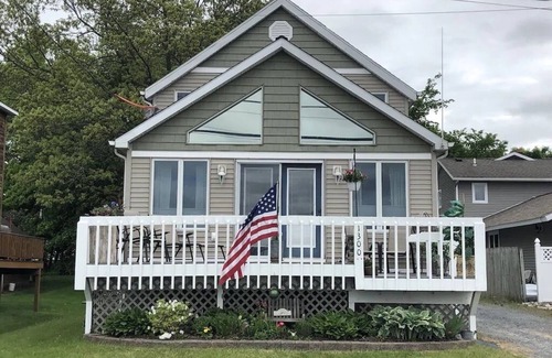 Saratoga Springs Casa | Beautiful Saratoga Lake home with gorgeous sunsets and close to downtown
