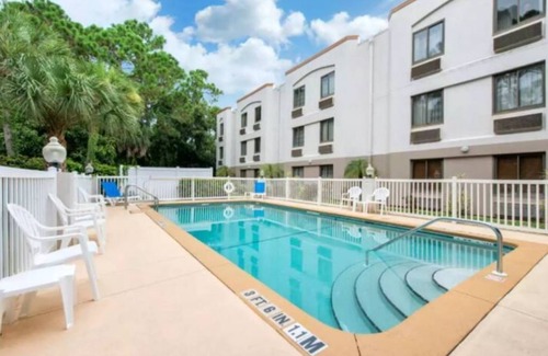Bayou Oaks Casa | Beautiful Sarasota 2 Double Beds-Pet Friendly