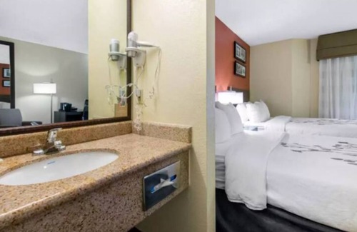 Bayou Oaks Casa | Beautiful Sarasota 2 Double Beds-Pet Friendly