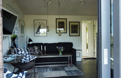 Torslanda Casa | Beautiful small house with a sea view, best for rest and a cozy stay.