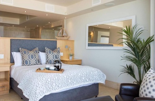 Herolds Bay Casa | Beautiful Sea Facing Room