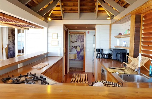 Hitiaa O Te Ra Casa | Beautiful seaside wooden villa in Moorea. 3 bedrooms, 2 bathrooms. Sleeps 6