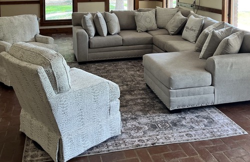 McComb Casa | Beautiful secluded executive style home yet close to town.
