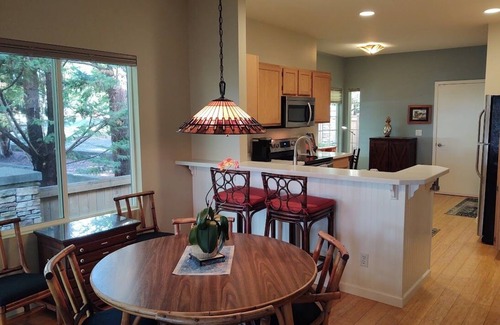 Silverdale Casa | Beautiful, secure, private townhouse in Silverdale.