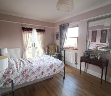 Glasgow Apartamento | Beautiful self contained apartment with garden