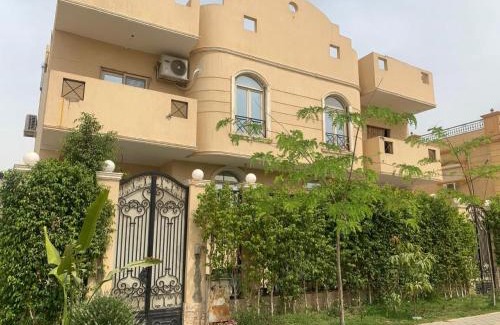 Sheikh Zayed City Apartamento | Beautiful semi villa with private entrance in Sheikh Zayed- villa queen
