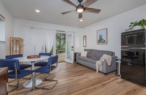 Three Rivers Apartamento | Beautiful Sequoia Hideout / Modern with Views!!