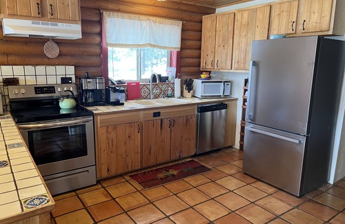 Twin Lakes Casa | Hermosa Serene Log-casa de Adobe vistas Twin Lakes