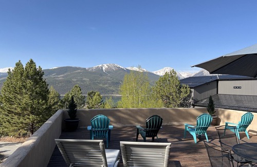 Twin Lakes Casa | Hermosa Serene Log-casa de Adobe vistas Twin Lakes