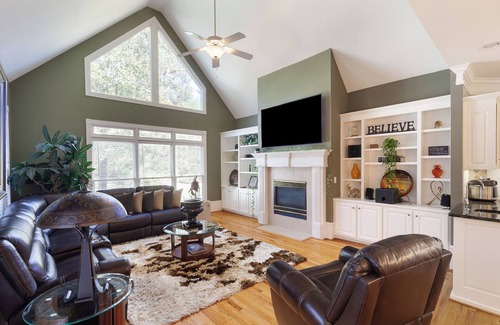 Snellville Casa | Beautiful serene mansion - 5-bedroom 4 1/2 bathroom house in Snellville
