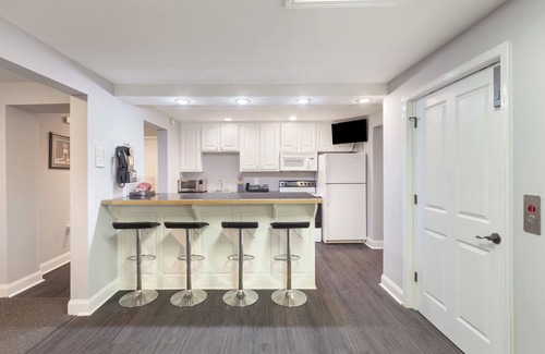 Snellville Casa | Beautiful serene mansion - 5-bedroom 4 1/2 bathroom house in Snellville