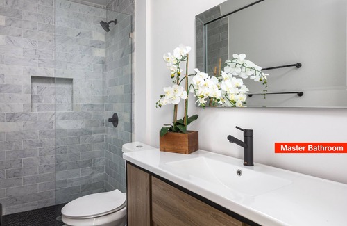 North Austin Civic Association Casa | Beautiful Smart Home in North Austin - Perfect for Remote Work or Relaxation