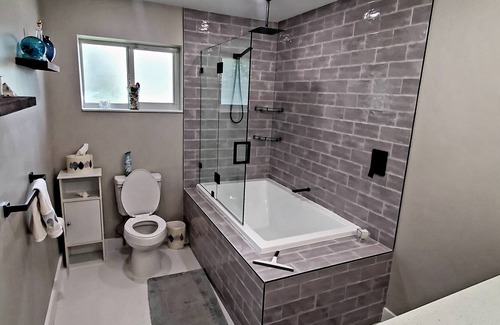 Garden Isles Casa | Beautiful South FL Oasis. 2/2 Charming Home with pool. 3 miles from the beach.