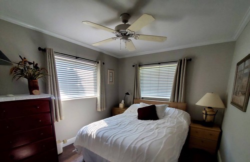 Garden Isles Casa | Beautiful South FL Oasis. 2/2 Charming Home with pool. 3 miles from the beach.