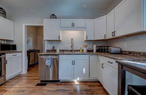 Merion Village Casa | Beautiful South-Side Stay