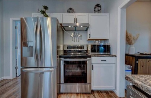 Merion Village Casa | Beautiful South-Side Stay