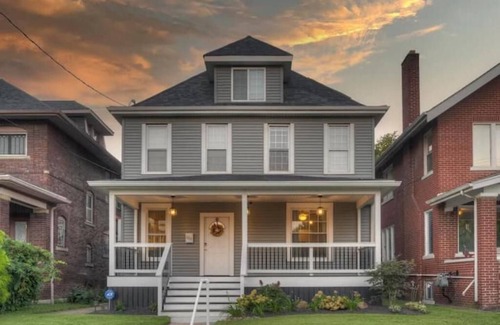 Merion Village Casa | Beautiful South-Side Stay