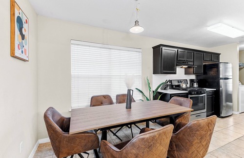 Franklin Park Casa | Beautiful Space - Nice yard - 10 min from DT