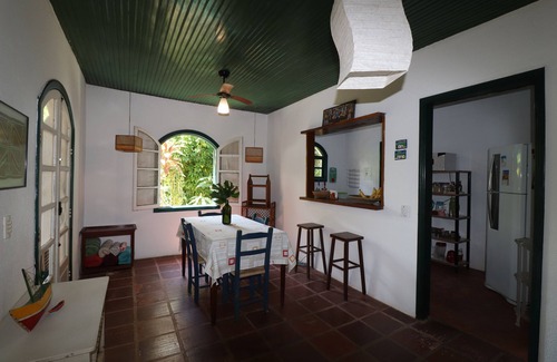 Barra do Sahy Casa | Beautiful, spacious house with 4 bedrooms, veranda with hammocks, garden.
