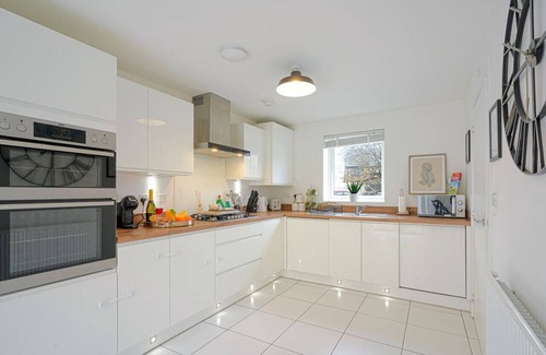 Milton Keynes Casa | Beautiful & Spacious Home - Sleeps 10