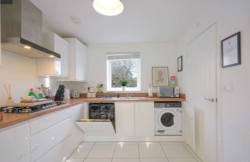Milton Keynes Casa | Beautiful & Spacious Home - Sleeps 10