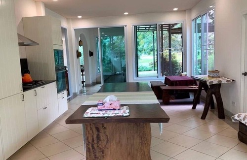 Nong Nam Daeng Villa | Hermosa, espaciosa y acogedora villa con piscina residencia