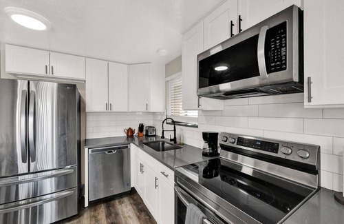 Canyon Rim Casa | Beautiful spacious twin home w/backyard in great SLC location!
